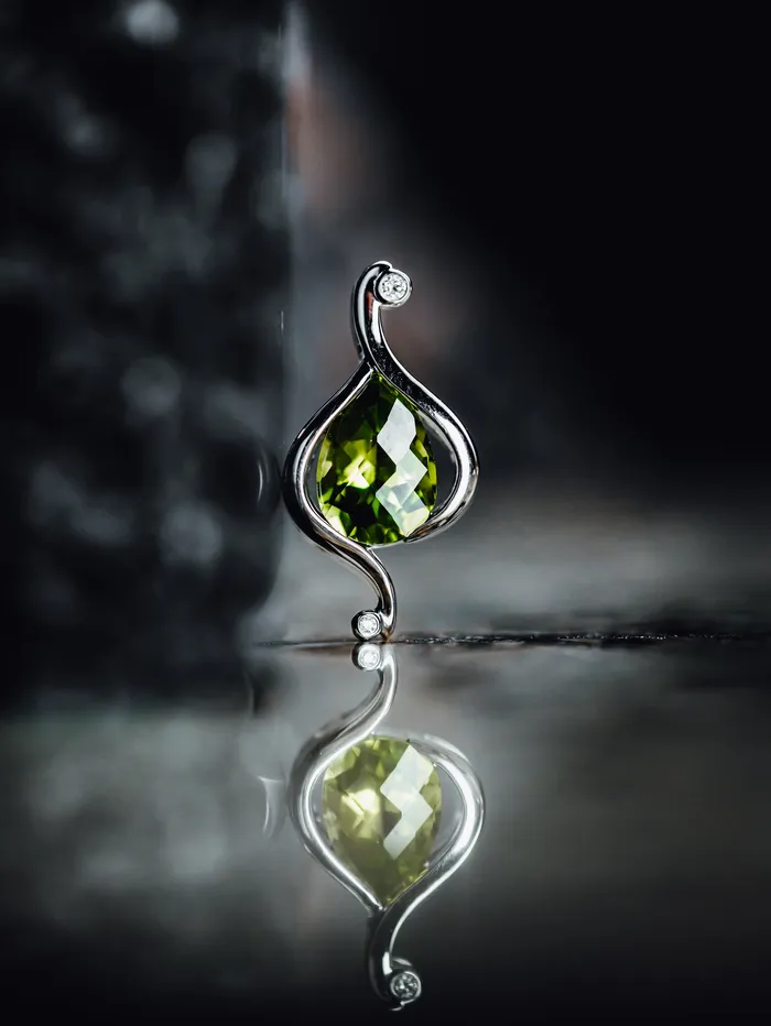 The Standout Design Necklaces 14k White Gold Peridot and Diamond Pendant