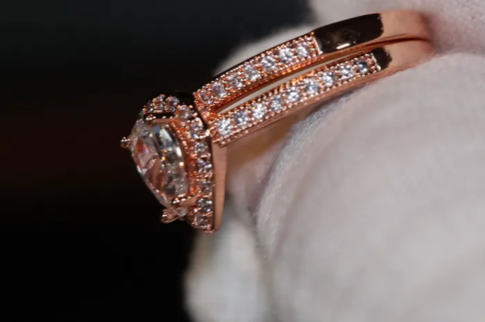 Lab Diamonds London Rings Rose Gold ring Pear Shape Ring Rose Gold Pear Shape ring Rose Gold Ring with Diamonds Teardrop Engagement Ring Teardrop Ring