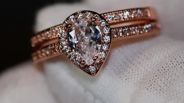 Lab Diamonds London Rings Rose Gold ring Pear Shape Ring Rose Gold Pear Shape ring Rose Gold Ring with Diamonds Teardrop Engagement Ring Teardrop Ring